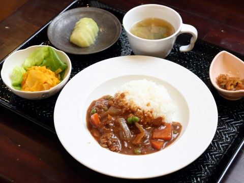 「石神井クラシック・コミュニティそよ風」お食事。和食、洋食料理をいただけるようになっている。