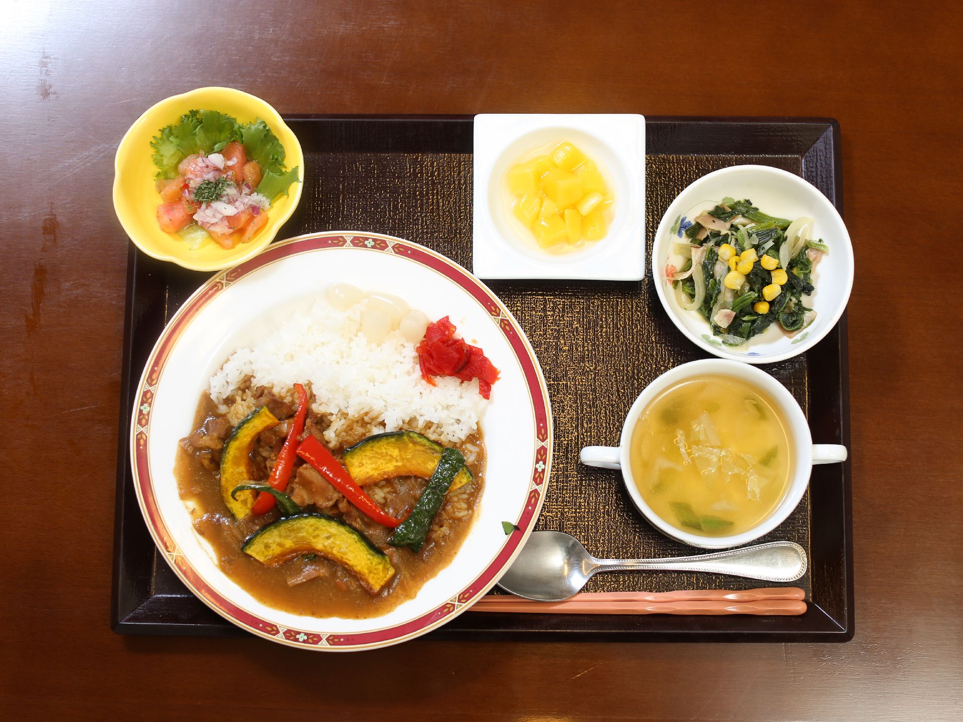 スパイスのコクが効いている美味しいカレー。
