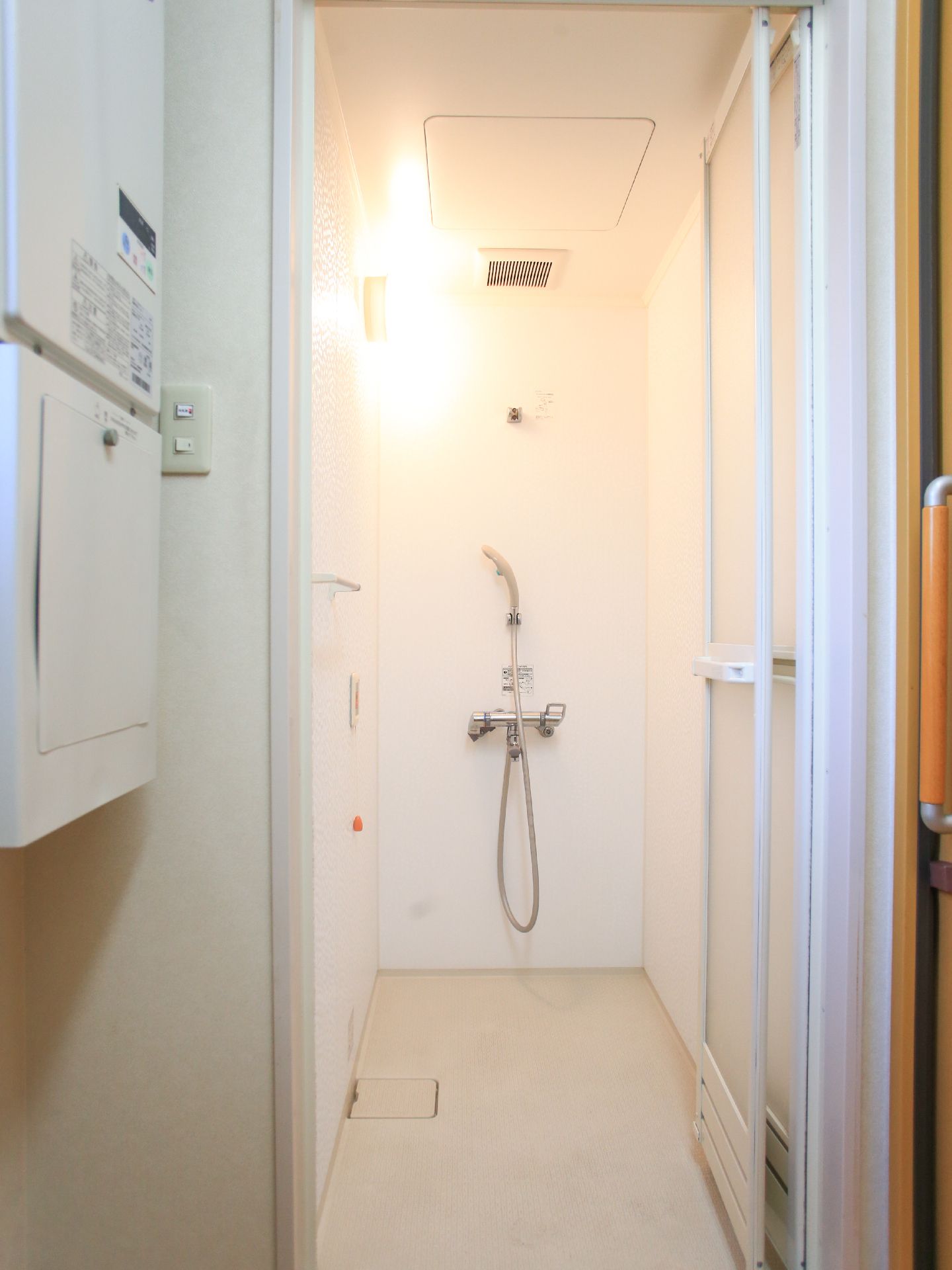 使いやすく簡単に洗えるシャワー室。