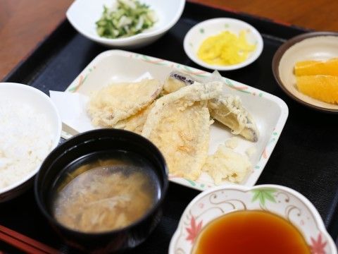 「八王子ケアコミュニティそよ風」の食事。栄養士が管理し出来立て。