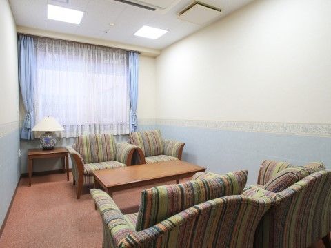 「八王子ケアコミュニティそよ風」の応接室。様々な目的に用いられる。