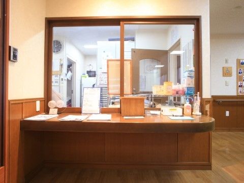 「八王子ケアコミュニティそよ風」の詰め所。豊富な物資や資料。