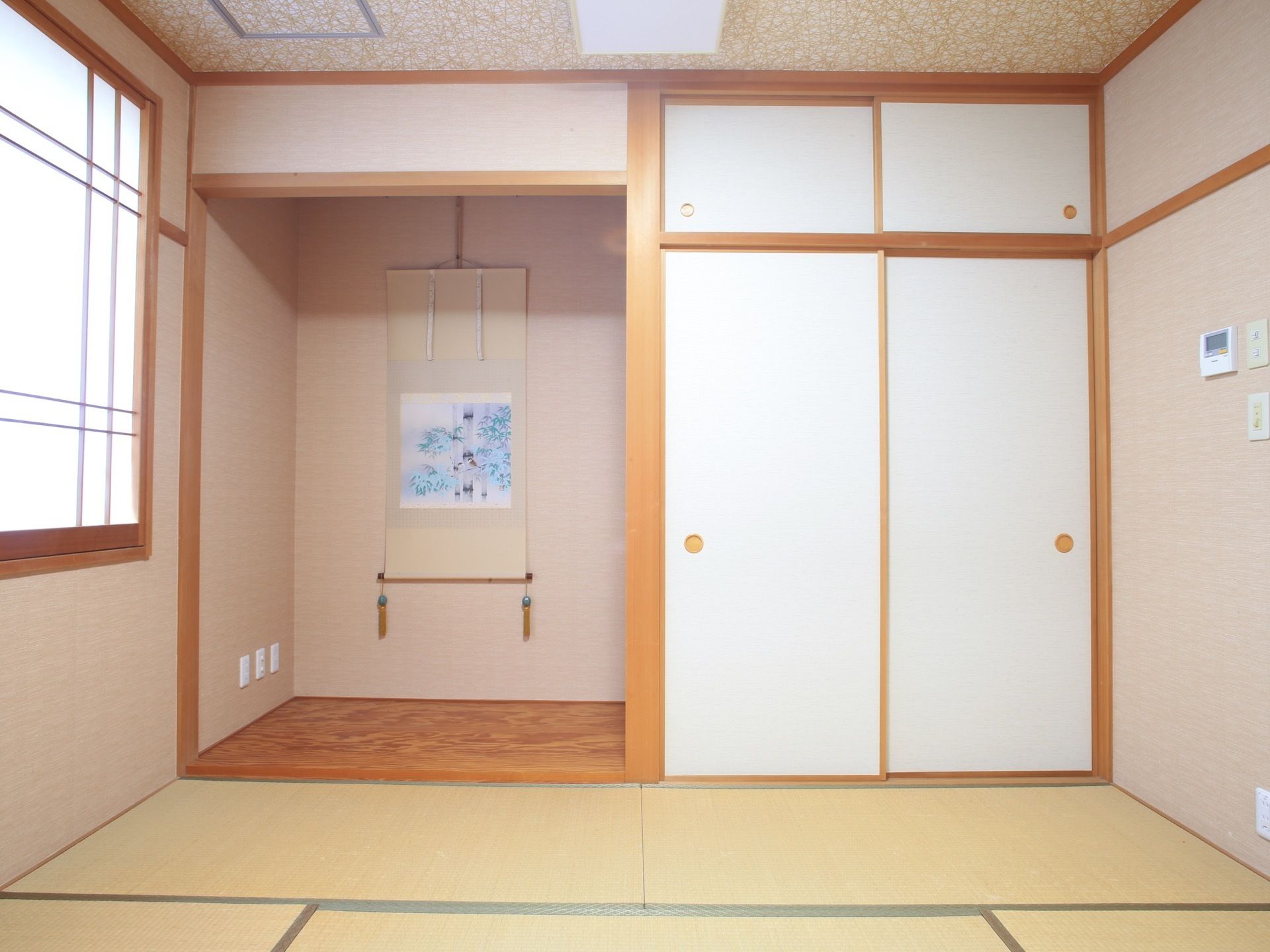 共有で使用できる床の間が建て付けられている和室がある。畳の落ち着いた雰囲気で、ゆっくり団らんの時間を過ごせる。
