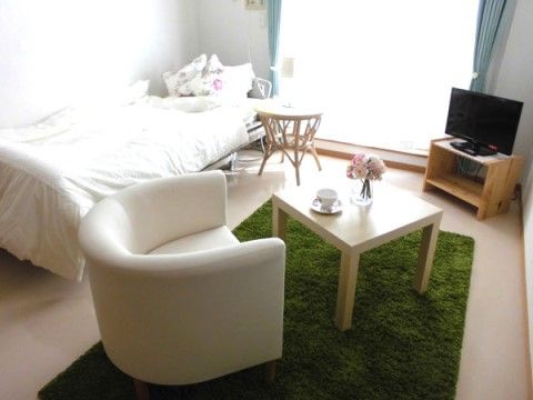 「東村山ジョイフルホームそよ風」の居室。ご自宅のようにくつろげる個室。