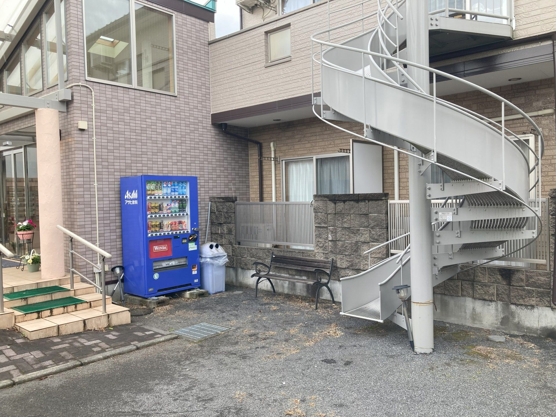 外観と螺旋階段