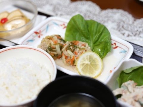 「上溝ジョイフルホームそよ風」の食事。見て美味しそう、食べておいしい。