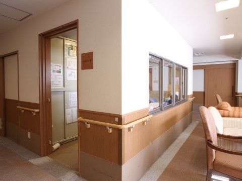 「上溝ジョイフルホームそよ風」のヘルパー室。２４時間体制でヘルパーが待機。