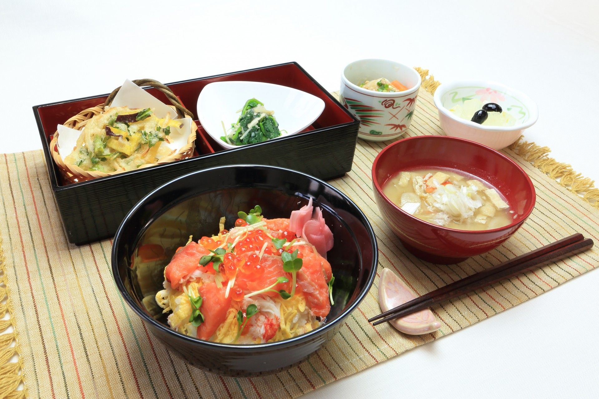 色鮮やかな和食セット