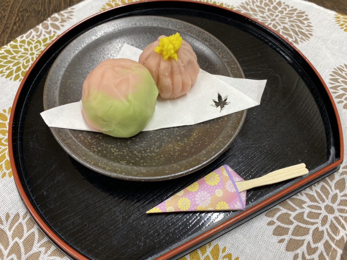 手作り和菓子の盛り付け