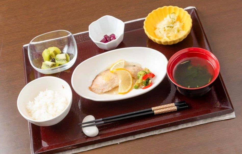 彩り豊かな食事の膳