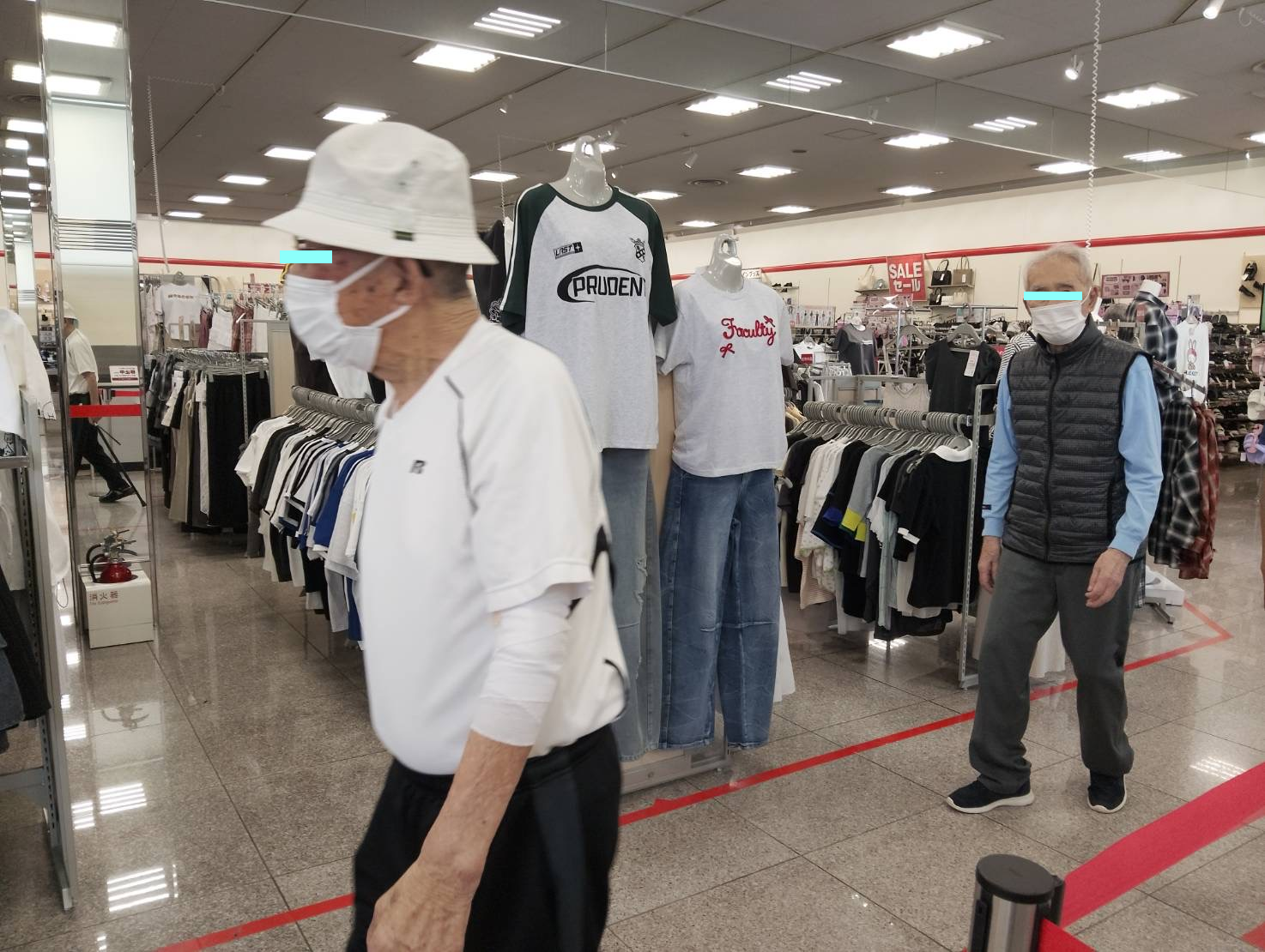 買い物を楽しむ様子