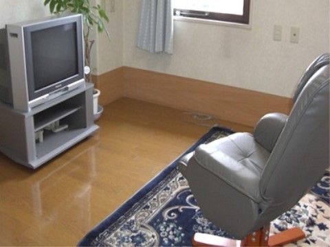 「栃木グループリビングそよ風」の談話コーナー。プライバシーに配慮した環境になっている。