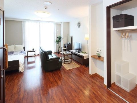 「大袋ケアコミュニティそよ風」の居室。収納クローゼット等は初めから備え付けている。