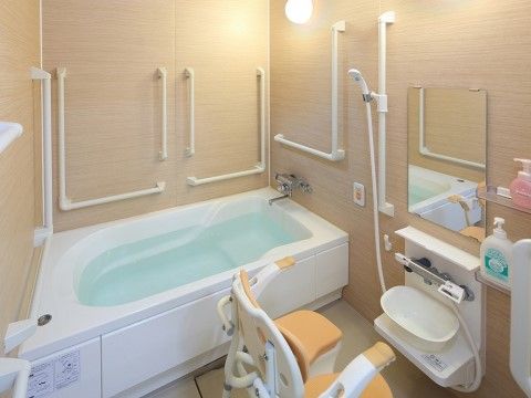 「大袋ケアコミュニティそよ風」の浴室。プライバシー管理ができた個別浴室。