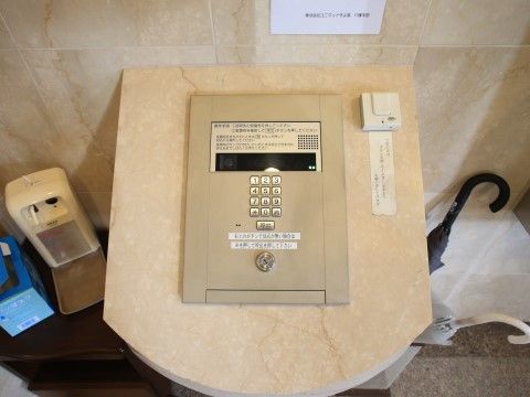 「西東京ケアコミュニティそよ風」の内観。セキュリティ充実。