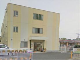 グループホーム花物語あさおの外観。玄関前のは広々とした駐車場を完備している。