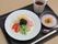 施設の料理はトレーで配膳されている。料理がトレー内にまとめられており、食後の後片付けも速やかに行うことができる。
