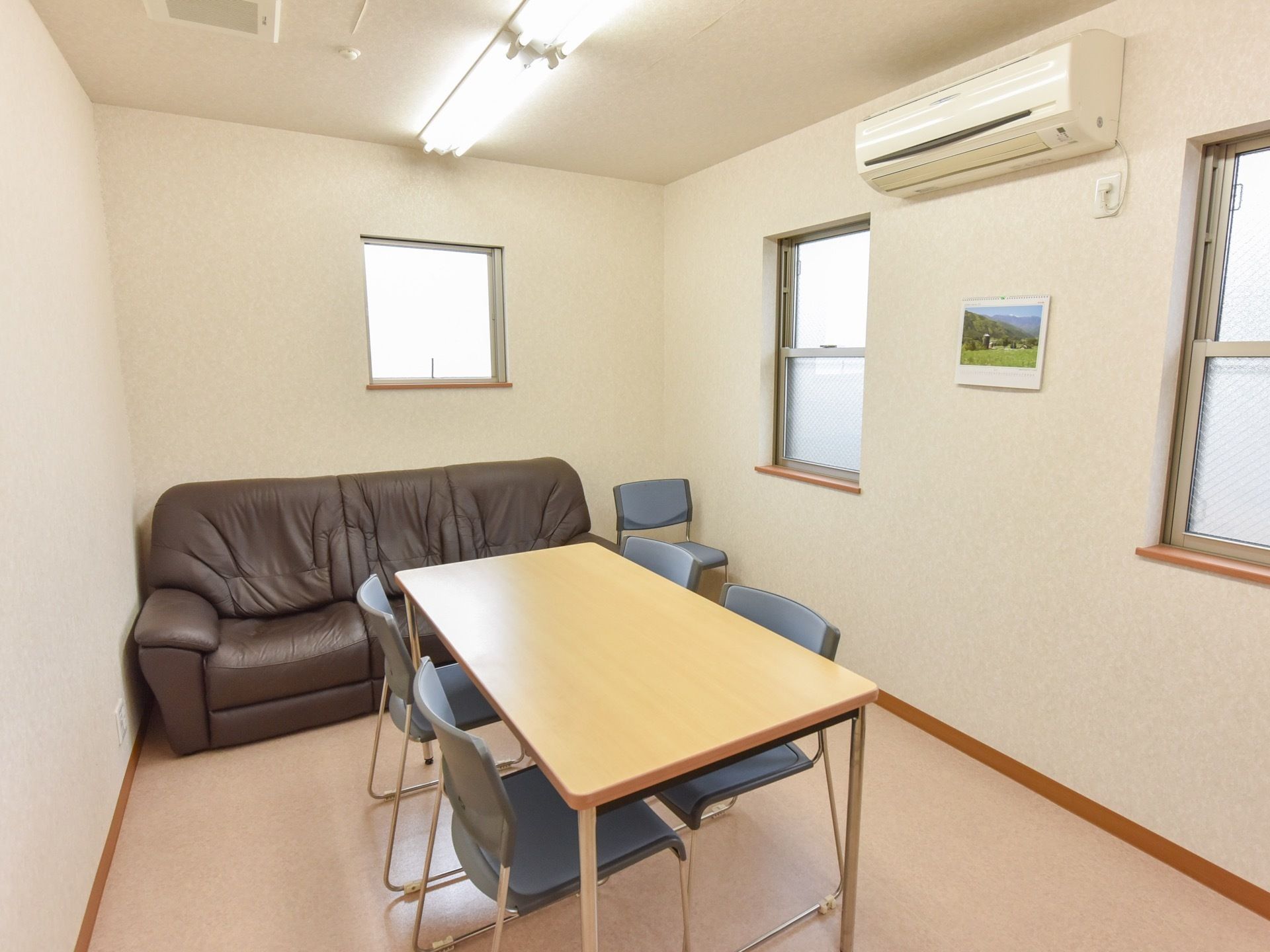 お悩みやお困り事がある場合はお気軽にスタッフに相談いただける。完全な個室となっているので、安心である。