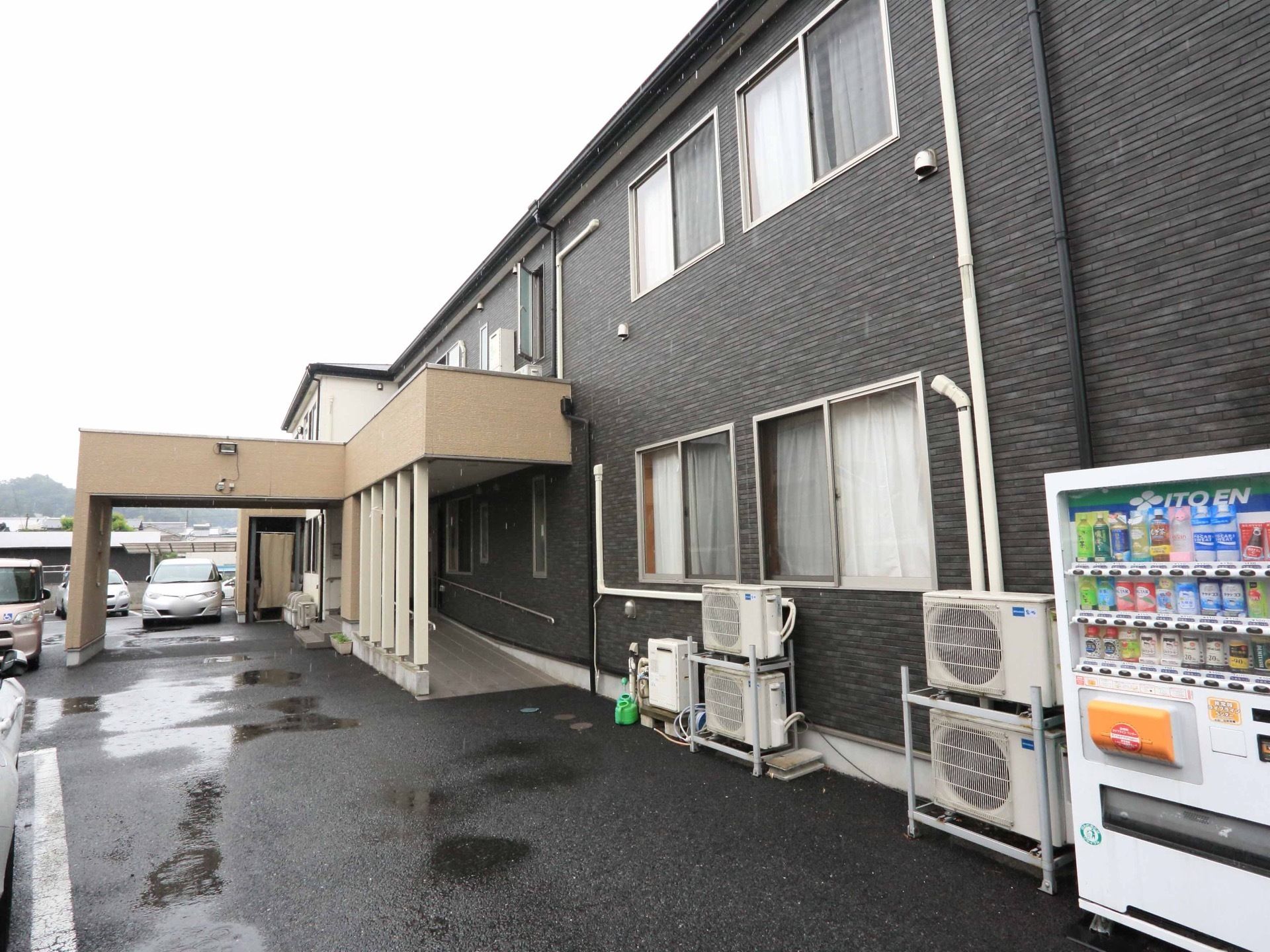 施設は、少人数で家庭的な雰囲気の中でその方らしい日々を暮らしていただけるよう、手厚い介護ケアを提供している。