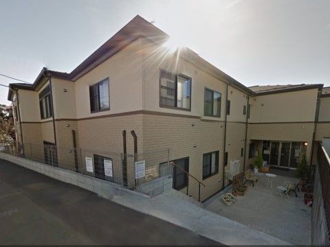 「グループホーム花物語たま南」の外観。周りの住宅と馴染んでおり、一見では施設だと分からない。