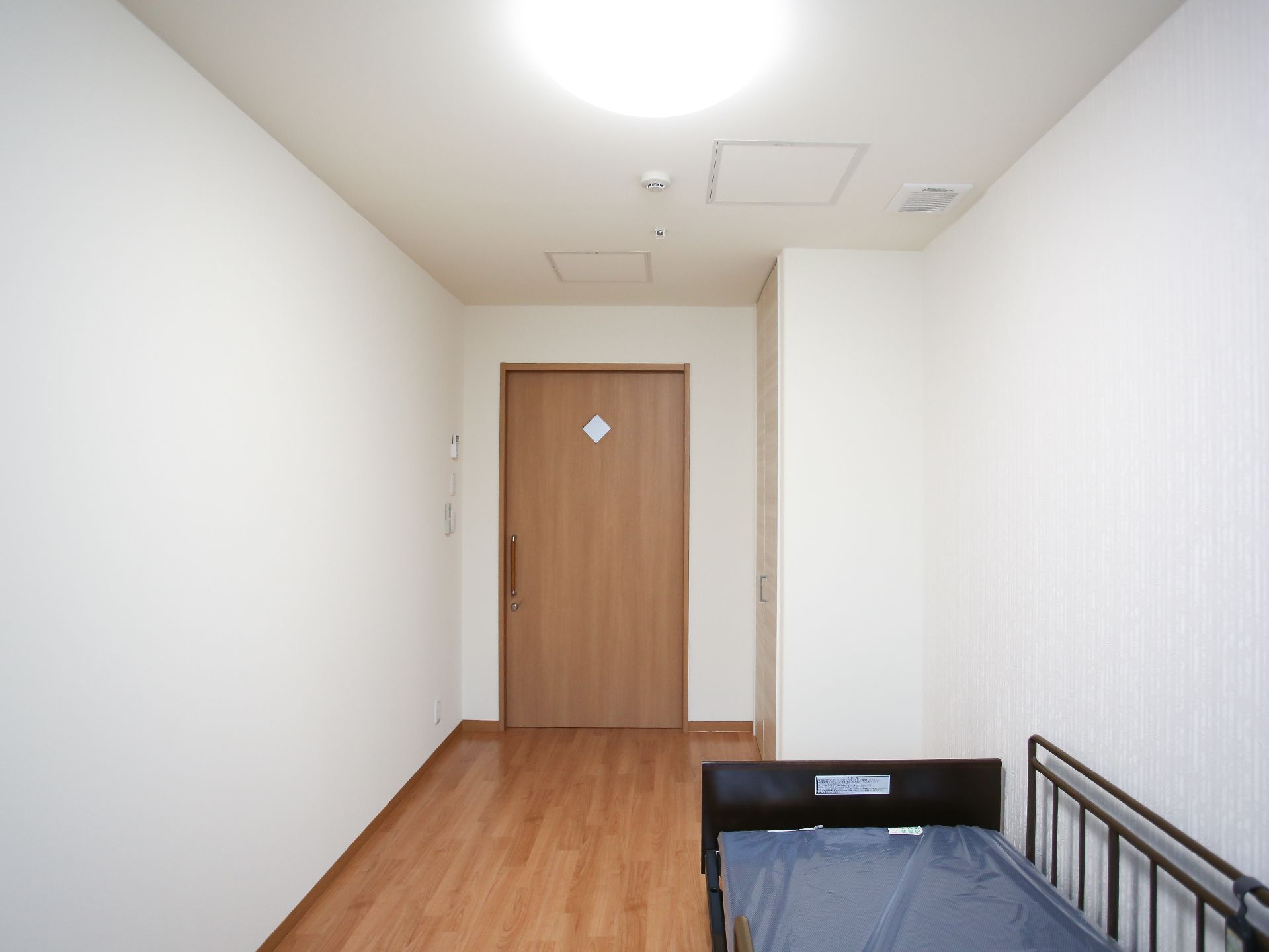 杖の方も余裕をもって生活できる、広々とした居室
