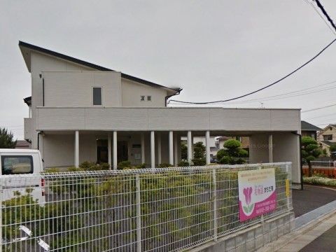 グループホーム花物語まちだ南の外観。来訪者様専用の駐車スペースを確保しております。お気軽にお越しください。
