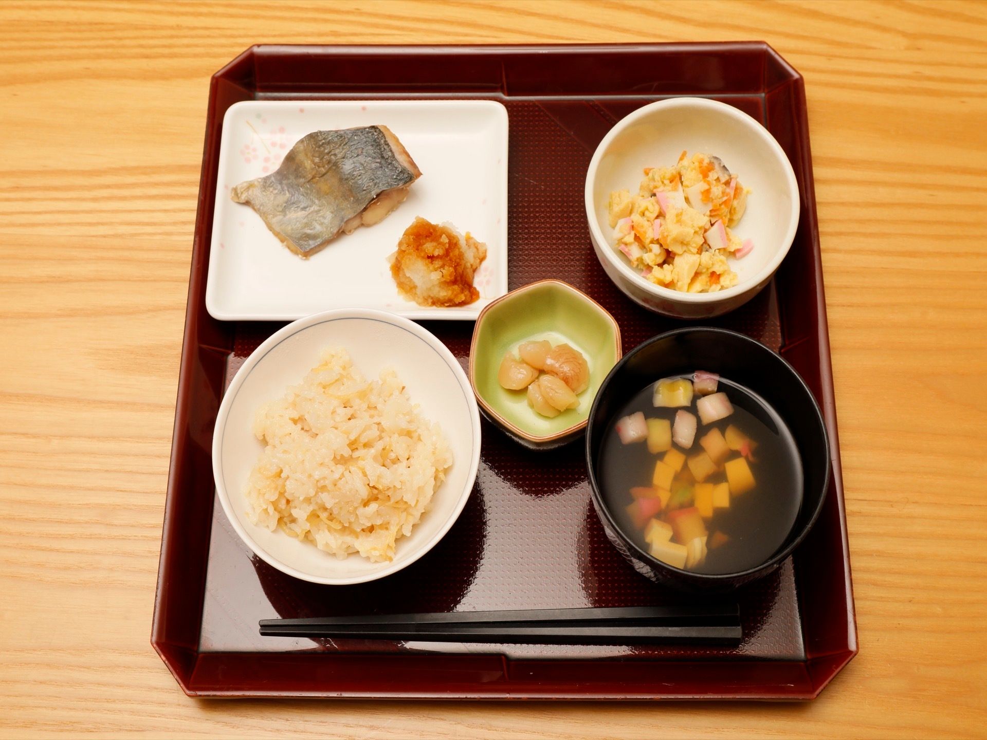 丹精込めた食事は温かく懐かしみを感じられる。入居者様の希望を取り入れ、毎日の食事が楽しめるよう工夫している。