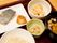 提供するお食事は栄養バランスが考慮されており、吸い物の具は細かいサイズになっているなど食べやすさにも配慮がある。