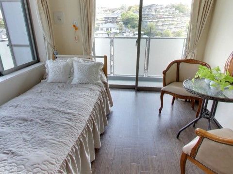 サービス付き高齢者向け住宅ゆりがおか療養センターの居室。居室は全て完全個室制となっております。毎日をご自宅のようにお過ごし出来ます