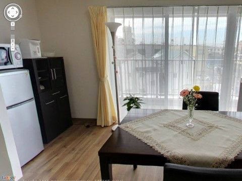 サービス付き高齢者向け住宅リハビリふくや高津館の居室。ご自宅より生活用品・家具を持ち込んでの居室環境をお作りいただけます。