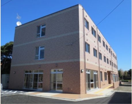 「住宅型有料老人ホーム福寿ちがさき柳島」の外観。全部屋バリアフリーの整った快適な施設。