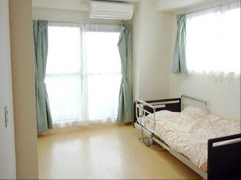 住宅型有料老人ホーム福寿よこはま栄の居室。ご自宅より生活用品・家具を持ち込んでの居室環境をお作りいただけます。