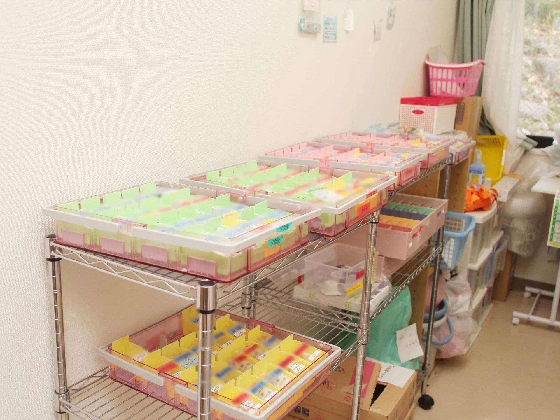 当施設には、入居者様の薬の管理もしている。飲み忘れを防ぐことができるので、安心できるサービスとなっている。