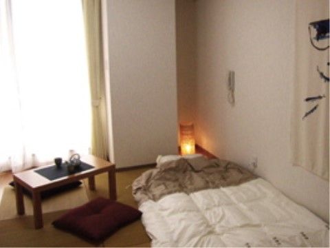 「リビングとくしま県庁前」の居室２。お天道様が、燦々と入る居心地のいい居室。