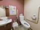 介護施設の清潔なトイレスペース