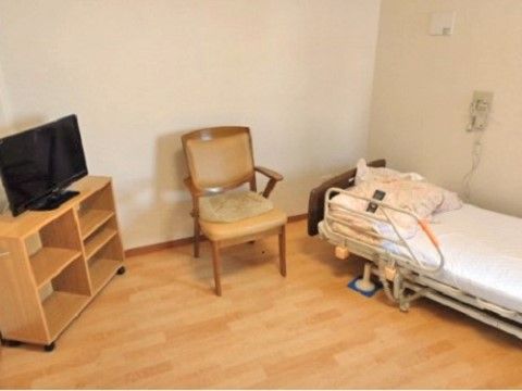 シャワーやトイレ、洗面台などが完備された床暖房付の快適な居室