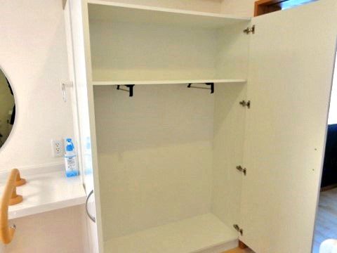 「リープ楠木苑」の居室内収納。荷物がたくさん入るので、大荷物でも大丈夫。