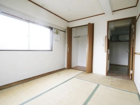 クローゼットが設置された和室