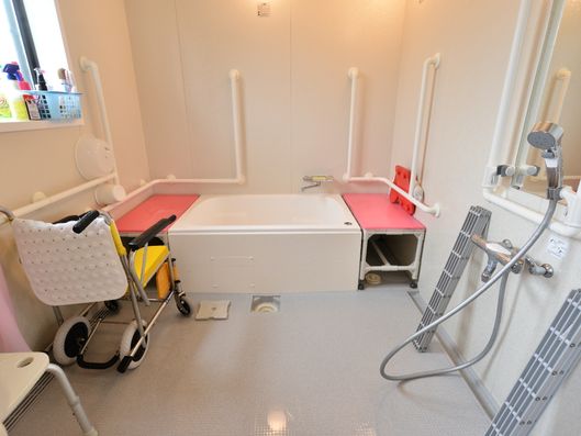 ゆったりとした浴室