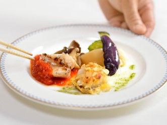「ななつ星らいふ」の隣接のレストラン。綺麗に盛り付けられた料理は、食欲をそそられる。