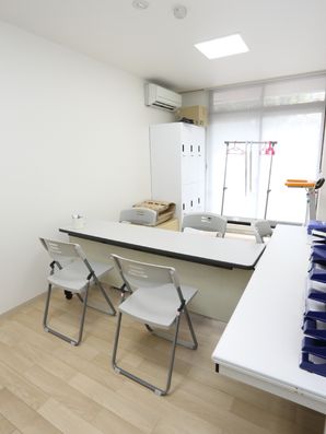 歩行器のある部屋
