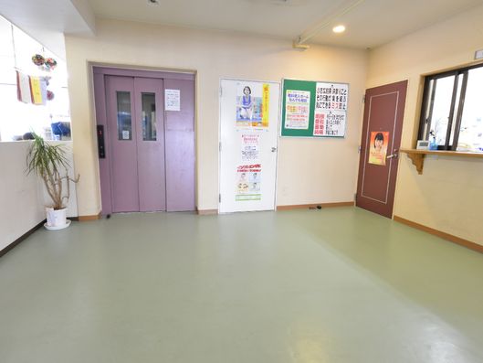 受付とエレベーター