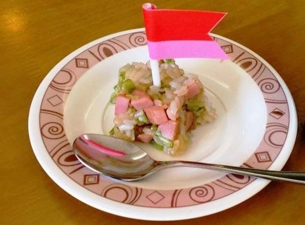 「住宅型有料老人ホーム ワールドステイ佐野」のお食事４。お食事の飾り付けもおしゃれに。