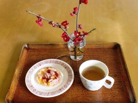 住宅型有料老人ホーム ワールドステイ佐野」のお食事。季節に応じたおやつは人気で、お喋りしながらいただく。