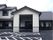 「サービス付き高齢者向け住宅 ワールドステイ 東新町」の施設外観。白黒の２トーンカラーの建物。