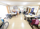 介護施設の居間での日常風景