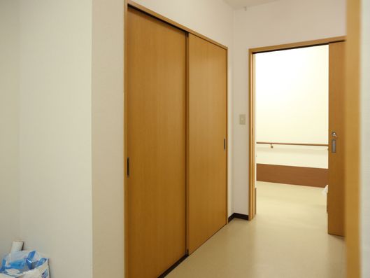 廊下と部屋の間はバリアフリー