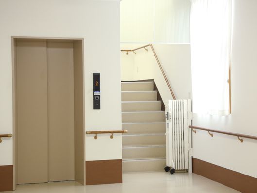 階段とエレベーター