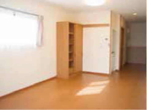 「ワールドステイ 向陽」の居室。居室に光を取り入れ、住みやすく居心地のいい環境をおくれる。