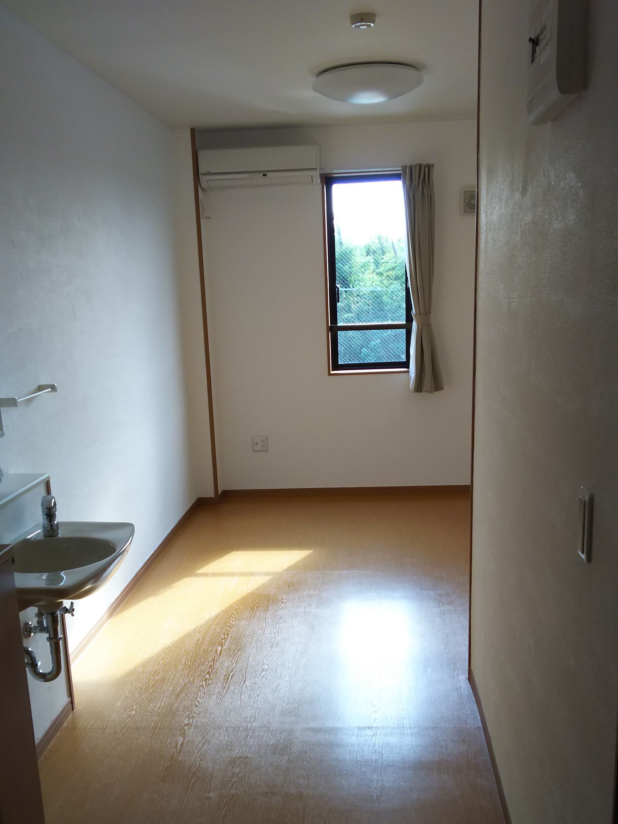 「住宅型有料老人ホーム ワールドステイ四ツ郷屋」の居室。自分だけの私生活をおくれるよう、お好きなものを配置できる。